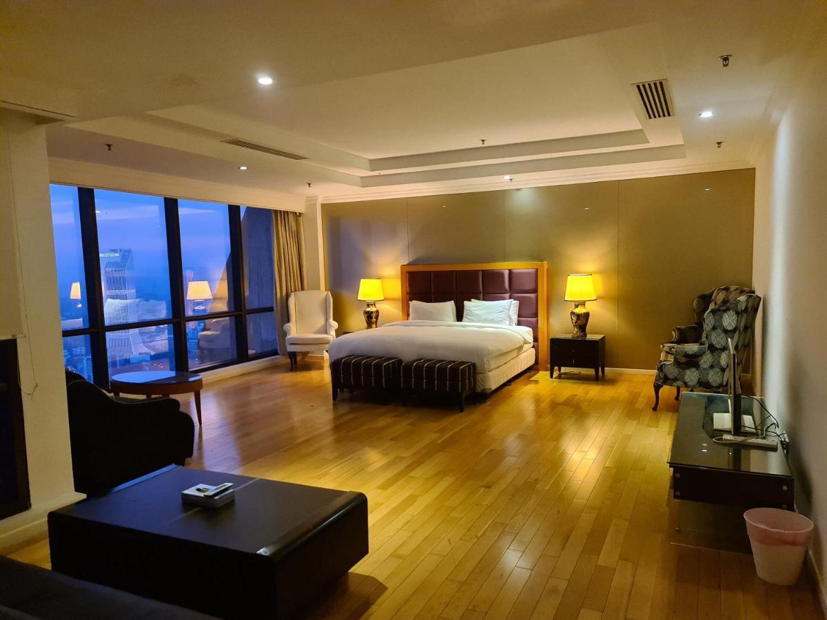 Raymond Suites At Berjaya Times Square Kuala Lumpur Esterno foto