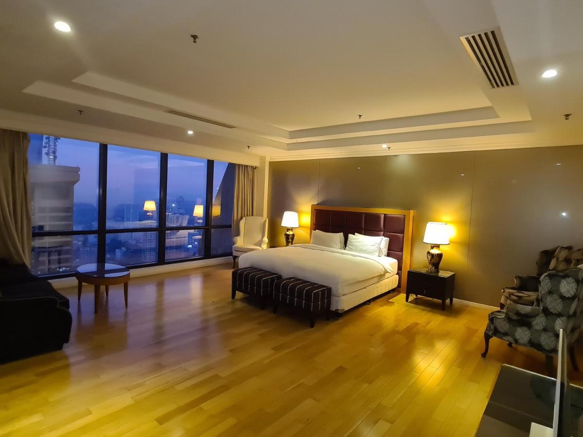 Raymond Suites At Berjaya Times Square Kuala Lumpur Esterno foto
